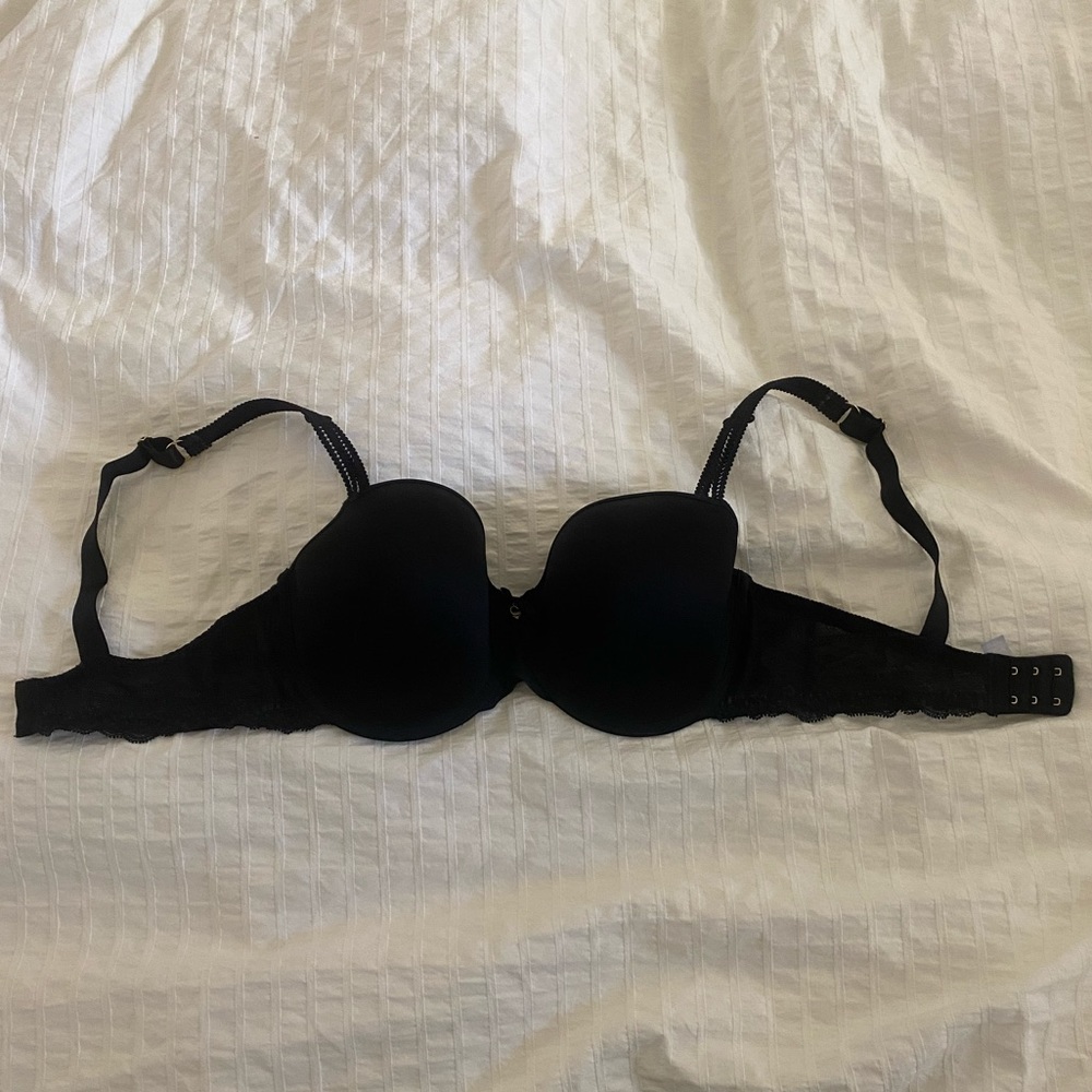 {Chantelle} Black Bra Size 34DDD